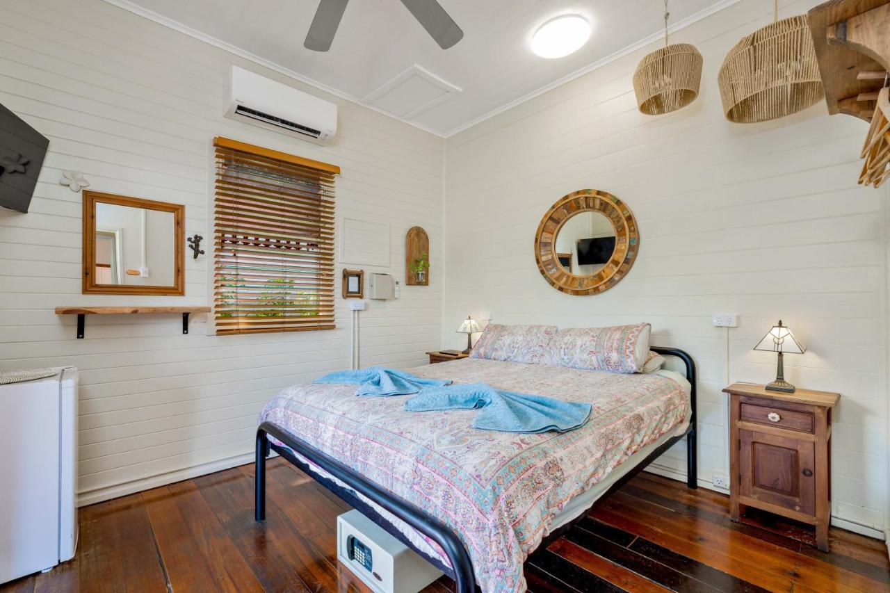 Travellers Oasis Hostel Cairns Luaran gambar A bedroom at the station
