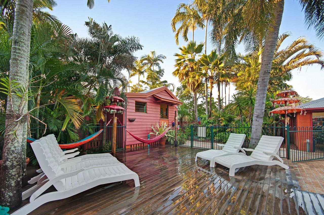 Travellers Oasis Hostel Cairns Luaran gambar The Pink House