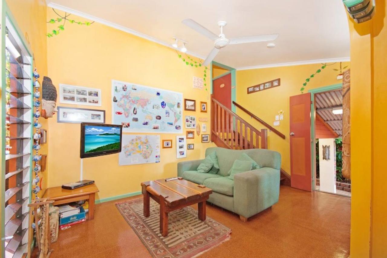 Travellers Oasis Hostel Cairns Luaran gambar The interior of the hostel
