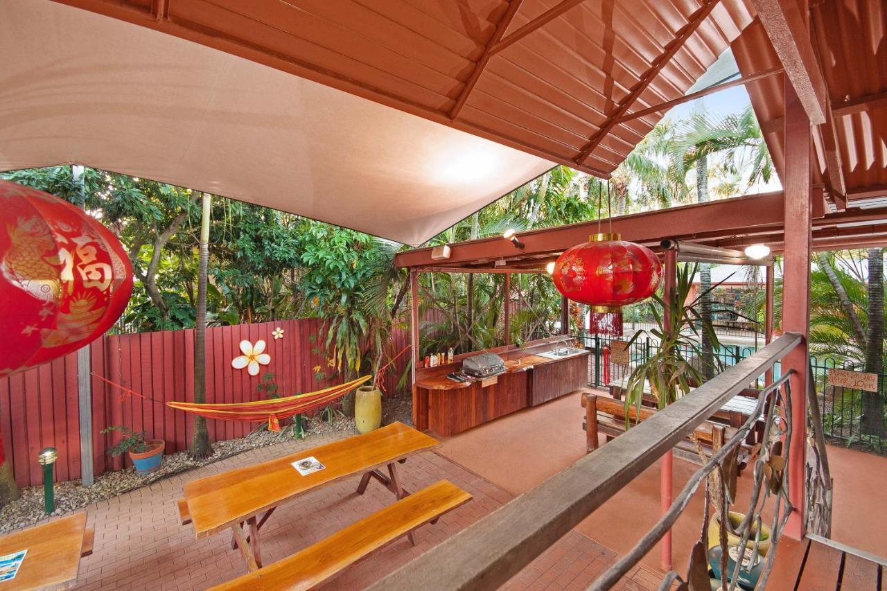 Travellers Oasis Hostel Cairns Luaran gambar The outdoor kitchen at the resort