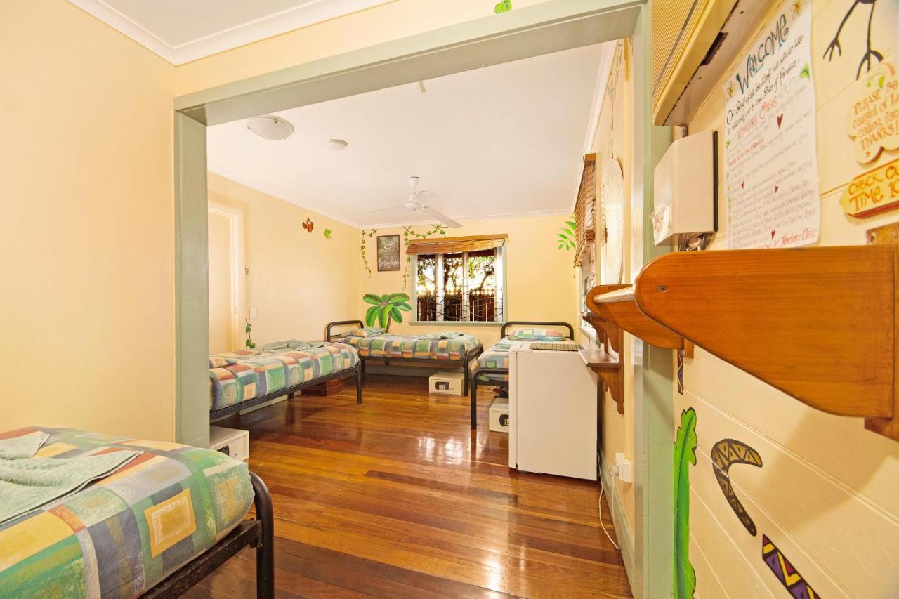 Travellers Oasis Hostel Cairns Luaran gambar A typical hostel room